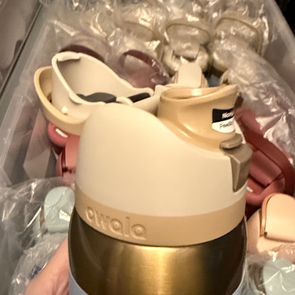 ✨ Owala Water Bottle FreeSip 32oz “Absolute Sleigh” Gold NWT - Picture 5 of 14